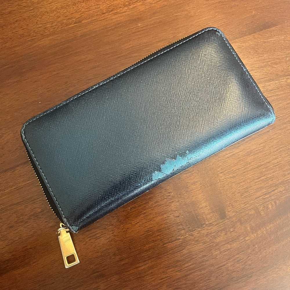 SOLD-Marc Jacobs Wallet - Picture 9 of 9